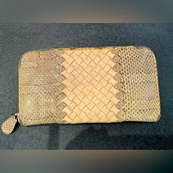 Bottega Veneta Accessories - Pre-owned Botegga Veneta Snakeskin Wallet. Video is best depiction of color